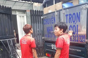 Dịch vụ chuyển nhà Quận 4, tận tâm, chuyên nghiệp, giá rẻ 4 Nhân viên thực hiện công việc chuyển nhà