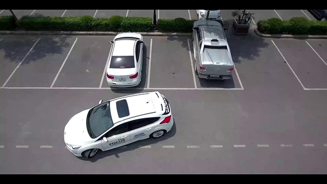 Kinh nghiệm lùi xe ô tô chuẩn xác, nhanh gọn mà bạn nên biết 1 lui xe oto