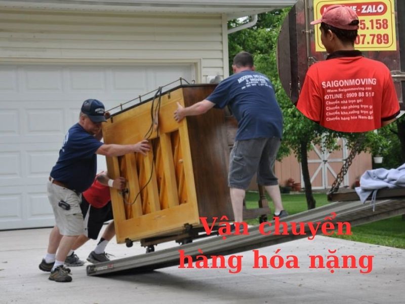 Vận chuyển hàng hóa nặng, cồng kềnh luôn gặp nhiều khó khăn