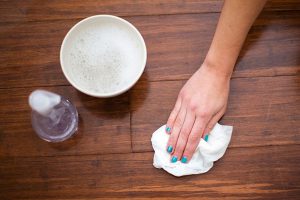Hướng dẫn vệ sinh đồ gỗ nội thất nhanh chóng, hiệu quả 2 ve sinh do go noi that